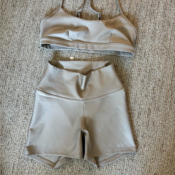 ALO Yoga Pants - ALO Yoga Tan Athletic Shorts with Stretchy Fit